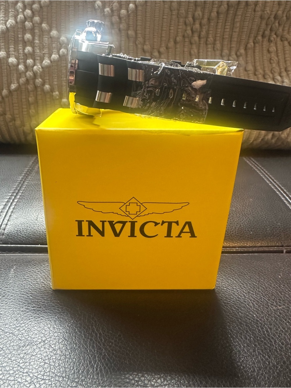 Invicta Pro Diver Scuba (Model 6977) - Picture 7 of 7